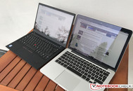X1 Carbon HDR (links) vs. MacBook Pro 13 (rechts)