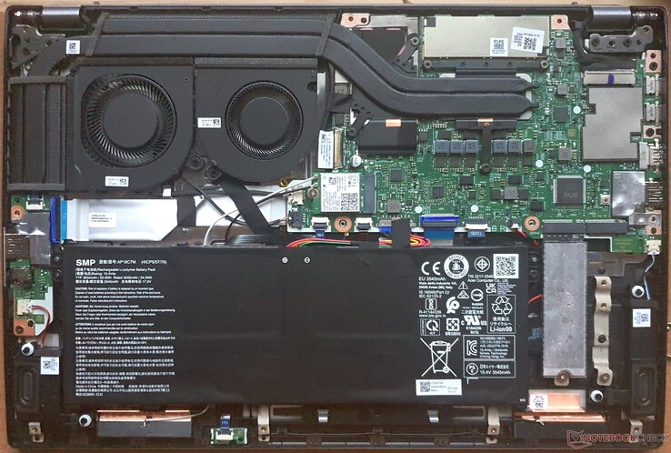 Zwei M.2-2280-PCIe-4.0-Slots, verschraubter Akku, gesteckte Intel AX211 (WiFi), aber verlöteter RAM