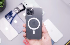 Das Apple iPhone besitzt einen Magnet-Ring, über den Zubehör verbunden werden kann. (Bild: Daniel Romero)