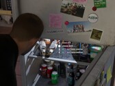 Jason aus GTA 6 sucht im Kühlschrank nach einem Drink