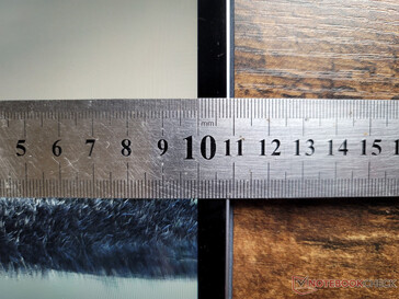 Die Bildschirmränder messen quasi die gleiche Breite wie die des Surface Pro 8