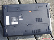 Das Chassis ist ausreichend verwindungsfest. Es kann nur unter dem DVD-Laufwerk etwas eingedrückt werden.