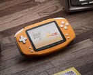 Der Ayaneo Konkr Pocket Advance ist eine moderne Neuinterpretation des Game Boy Advance