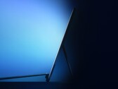 Das Teaser-Bild zum Event zeigt bereits ein neues Surface-Tablet mit Tastaturhülle und Standfuß. (Bild: Microsoft)