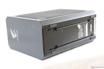 Audio kann via Thunderbolt oder HDMI zu externen Bildschirmen durchgeschleift werden