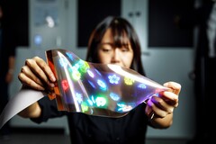 Das neueste Panel von LG Display kann um bis zu 20 Prozent gedehnt werden, von 12 Zoll auf 14 Zoll Diagonale. (Bild: LG Display)