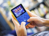 Der SuperPocket setzt auf Spielmodule mit offiziell lizenzierten Retro-Games. (Bild: HyperMegaTech)