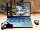 Gaming-Laptop Schenker XMG Neo 15 im Test: Ryzen 6000 mit Wasseranschluss