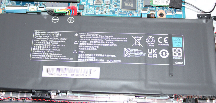 Der Akku verfügt über eine Kapazität von 62,32 Wh.