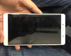 Ein weiteres Midrange-Phablet, das ZTE Axon 7 Max, dürfte am 27. Oktober vorgestellt werden.