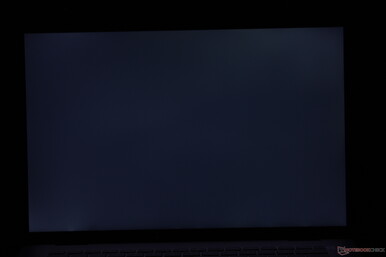 Nur sehr leichtes unebenes Backlight Bleeding