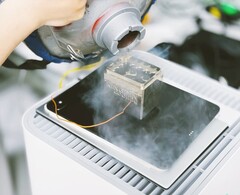 Der Apple M4 läuft bei stärkerer Kühlung deutlich schneller. (Bild: Next_Floating_Brothers, Bilibili)