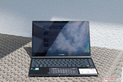 Asus ZenBook Flip 13 UX363 bei Sonnenschein