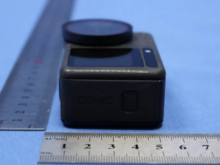 Ein DJI Osmo Action 6 Prototyp in der Seitenansicht. (Bildquelle: FCC)