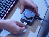 Mit Drehregler und zweimal HDMI: Neue Docking-Lösung gibt es aktuell noch mit Rabatt - und Risiko (Bildquelle: HubKey)