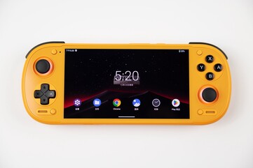Der Retroid Pocket 6 in Orange sieht eher Gelb aus. (Bildquelle: Retroid)