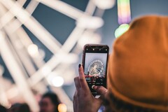 Mit Focos Live lässt sich der Bokeh-Effekt, den man bereits von Apples Portrait-Modus kennt, auch bei der Aufnahme von Videos verwenden. (Bild: Dan Smedley, Unsplash)