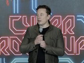 Elon Musk kündigt auf der jährlichen Aktionärsversammlung von Tesla drei neue Elektroautos an (Bild: Tesla/YouTube).