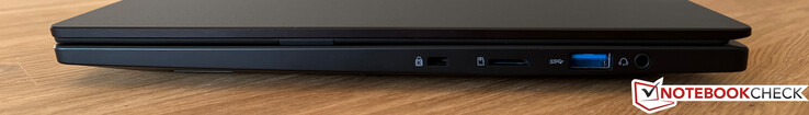 Rechts: Kensington Lock (Nano Saver), microSD-Leser, USB-A 3.2 Gen.1 (5 Gbit/s), 3,5-mm-Audio