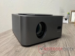 Ultimea Apollo P40 LCD im Praxistest: Ein leistungsstarker Business-Projektor mit einigen cleveren Funktionen