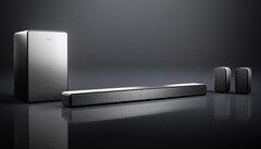 Die TCL Q6510 wird mit zwei drahtlosen Satelliten-Lautsprechern und einem Subwoofer geliefert. (Bild: TCL)