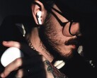 Die nächste AirPods Pro Generation kommt mit Visual Intelligence Kamera wie ein Apple Promovideo Leak zeigt,