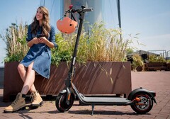 Der Ninebot F20D E-Scooter mit Straßenzulassung ist heute für 259 Euro im Angebot bei Amazon (Bild: Segway)
