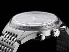 Der Timex Marlin Jet Chronograph bietet eine von der TAG Heuer Glassbox inspirierte Optik für weniger als 300 Euro.