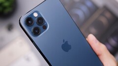 Ein Apple iPhone hat einen Sturz aus einem Flugzeug unbeschadet überstanden. (Bild: Daniel Romero)