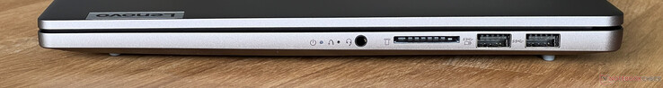 Rechts: 3,5-mm-Audio, SD-Kartenleser, 2x USB-A 3.2 Gen.1 (5 GBit/s, 1x Powered)