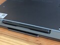 Das schlanke Design des aktiven Stifts mag optisch ansprechend sein, ergonomisch ist es jedoch nicht ideal
