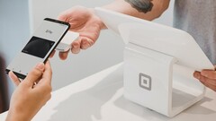 Bargeld ist out: 90 Prozent bezahlen mit Karte, Smartphone oder Smartwatch kontaktloses an der Kasse.