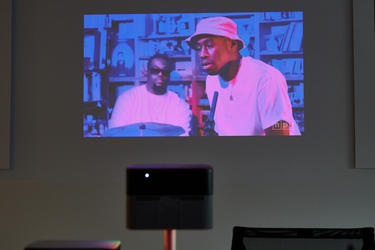 Worst Case: Erst nach der Umstellung waren die Farben bei NPR Tiny Desk in Ordnung. (Bildquelle: Andreas Sebayang/Notebookcheck.com)