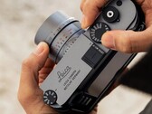 Leica legt gleich drei Kameras in "Metallgrau" neu auf.