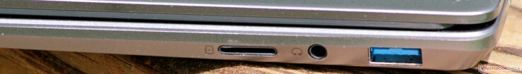 Rechts: USB 3.1 Gen 1 Typ-A, Audioanschluss, microSD-Kartenleser