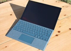 Microsoft Surface Pro 6 im Refurbished-Deal: Lüfterlos mit Intel Core i5 für unter 280 Euro inklusive Type Cover (Bild: Sebastian Jentsch)