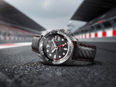 Die Seiko 5 Sports SSK057K verfügt über ein Zifferblatt im Carbon-Design, das von modernen Rennwagen inspiriert ist