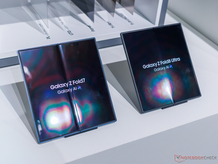 Ein Direktvergleich zwischen Samsung Galaxy Z Fold7 Display und dem neuen Galaxy Z Fold8 Ultra Display.