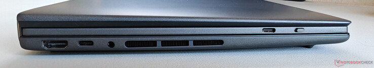 Links: HDMI 2.1 FRL, USB-C 4.0 mit Thunderbolt 4 (40 GBit/s, DisplayPort, Power Delivery), 3,5-mm-Audio, USB-C an der Tastatur (nur zum Laden)