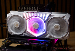 Die KFA2 GeForce RTX 5070 Ti HoF Gaming beim Lautstärketest im offenen Aufbau