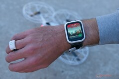 Auf der Uhr wird das Bild angezeigt, auch eine Art Gestensteuerung wird unterstützt
