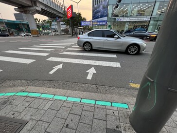 Der Fußverkehr hat drei Anzeigesysteme in Seoul, Südkorea. (Bildquelle: Andreas Sebayang/Privat)