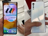 Das LG Velvet zeigt sich in ersten Hands-On-Bildern aus einem südkoreanischen LG-Store.