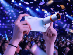 Das Oppo Find X10 mit dem Teleconverter-Zubehör