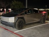 Teslas Cybertruck erreicht seine offizielle Reichweite von über 500km im Alltag offenbar nicht (Bild: Out of Spec Reviews)