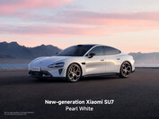 ... sowie als Xiaomi SU7 Modelljahr 2026 in Pearl White an.