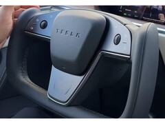 Tesla bietet neues Yoke-Lenkrad für Model S und Model X an (Bild: Tesla / @dkrasniy, X-App)