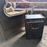 Marshall Bromley 450 in einer alten Scheune mit Sessel