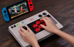 Der neue 8BitDo Arcade Stick ist sowohl mit der Nintendo Switch als auch mit dem PC kompatibel. (Bild: 8BitDo)