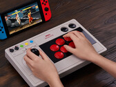 Der neue 8BitDo Arcade Stick ist sowohl mit der Nintendo Switch als auch mit dem PC kompatibel. (Bild: 8BitDo)